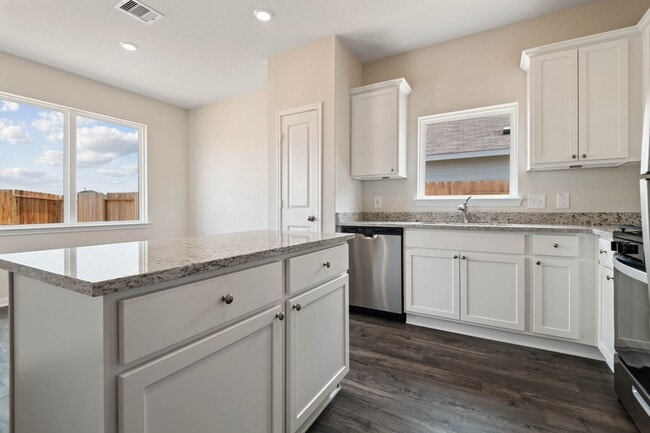 Building Photo - 348 Kingston Wy