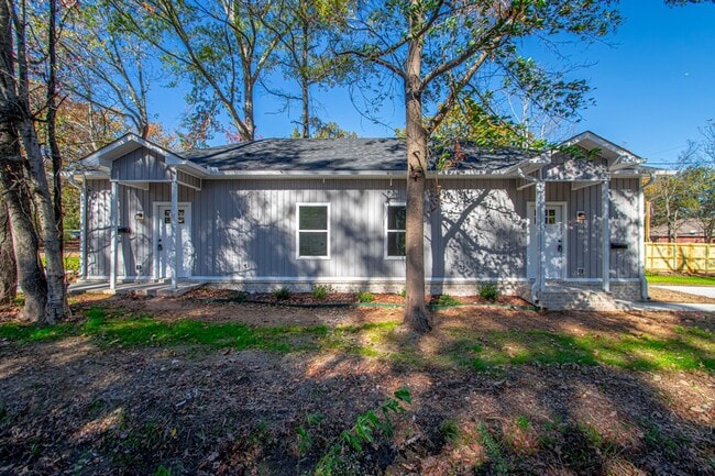 Building Photo - 1523 S Cedar St