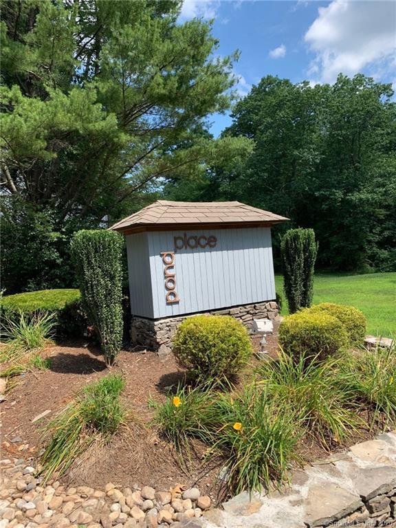 Building Photo - 8 Pond Cir
