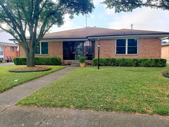 2 Bedroom, 2 Bath Duplex in Lochwood - 2 Bedroom, 2 Bath Duplex in Lochwood House