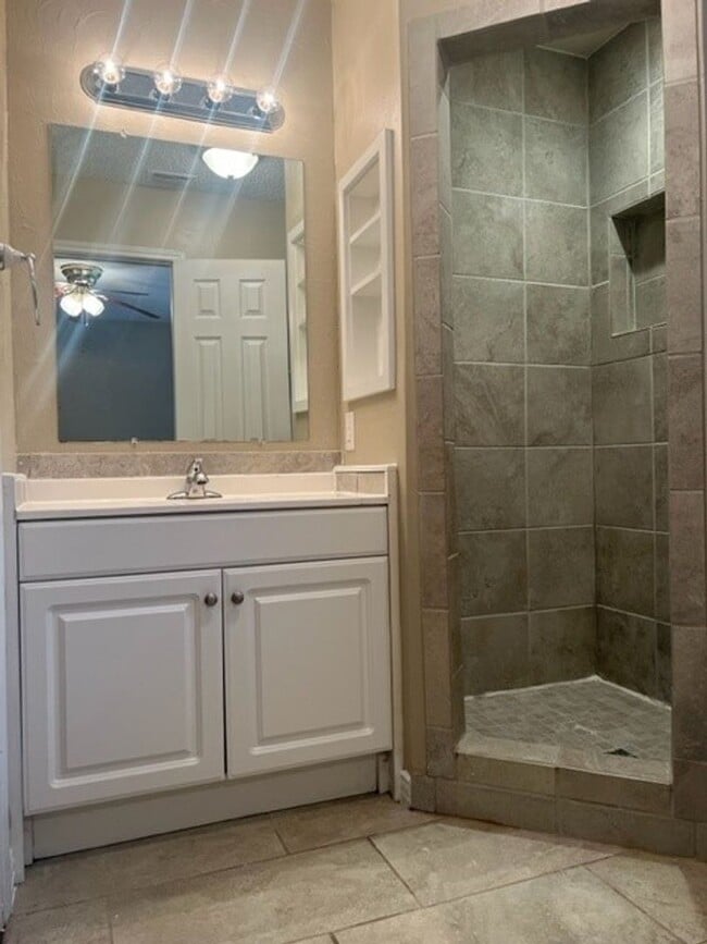 Building Photo - ***Awesome Home-Great Location***