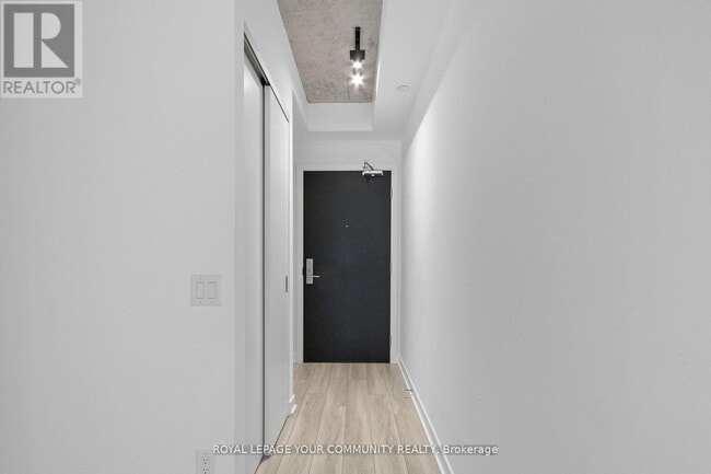 Building Photo - 458-458 Richmond St W