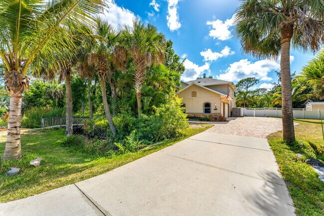 Building Photo - 2300 Duncil Ln