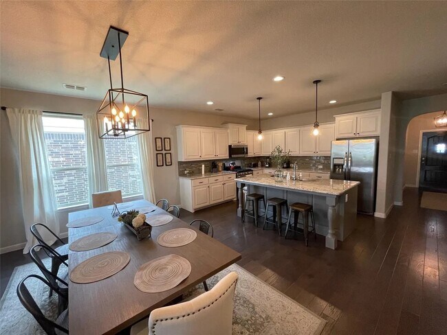 Kitchen with Dining area - 1904 Cardinal Way