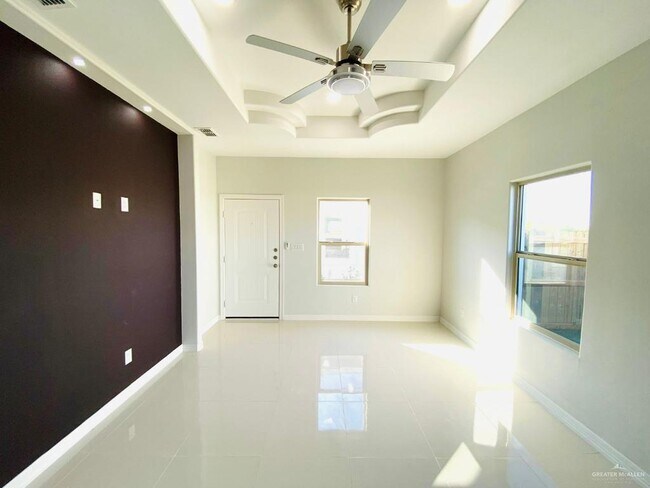 Foto del edificio - 208 W Rutherford Ave