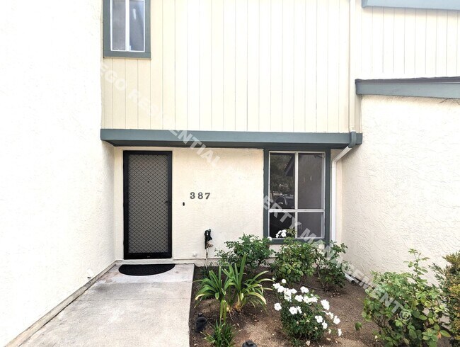 Foto del edificio - Charming North Escondido Townhome Near Rei...