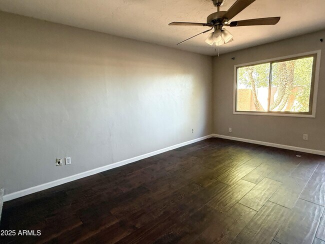 Foto del edificio - 8125 E Glenrosa Ave