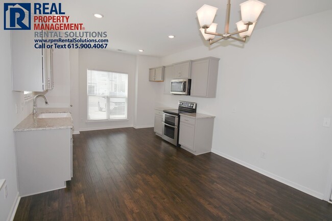 Building Photo - Gorgeous 3BR/2.5BA townhome for lease in S...
