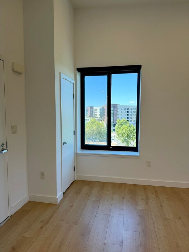 Foto del edificio - Corner Unit With Views
