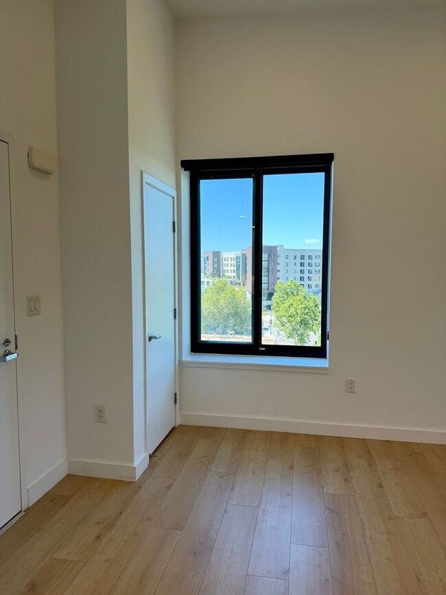 Photo - Corner Unit With Views Apartment