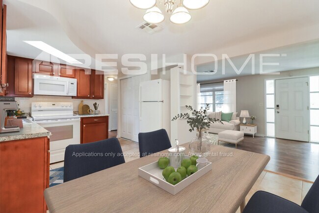 Foto del edificio - 4143 Oakfield Ave