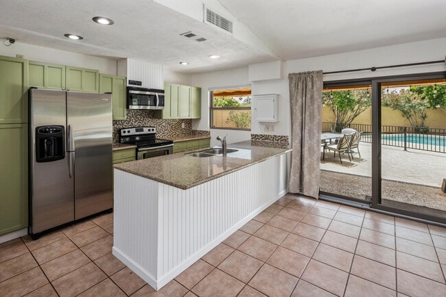 Foto del edificio - 10625 E Becker Ln