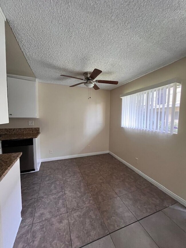 Foto del edificio - 2 Bedroom/ 2 Bath upstairs unit located in Long Beach!