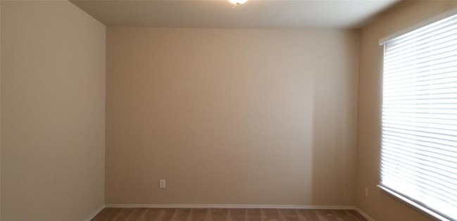 Building Photo - 7720 Labrador Dr