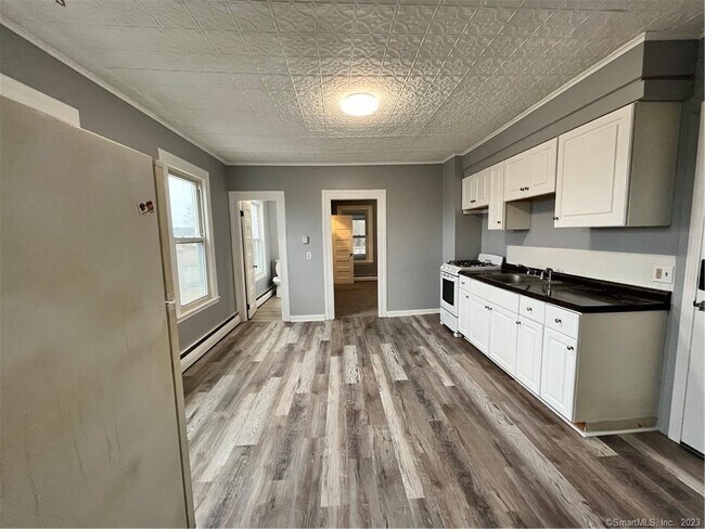 Building Photo - 15 Sylvan Ave