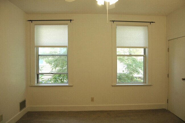 bedroom - 3432 Lyleburn Plz