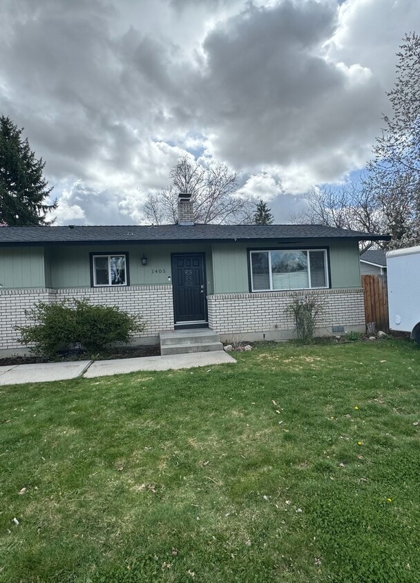 Primary Photo - 1405 E Bergeson St