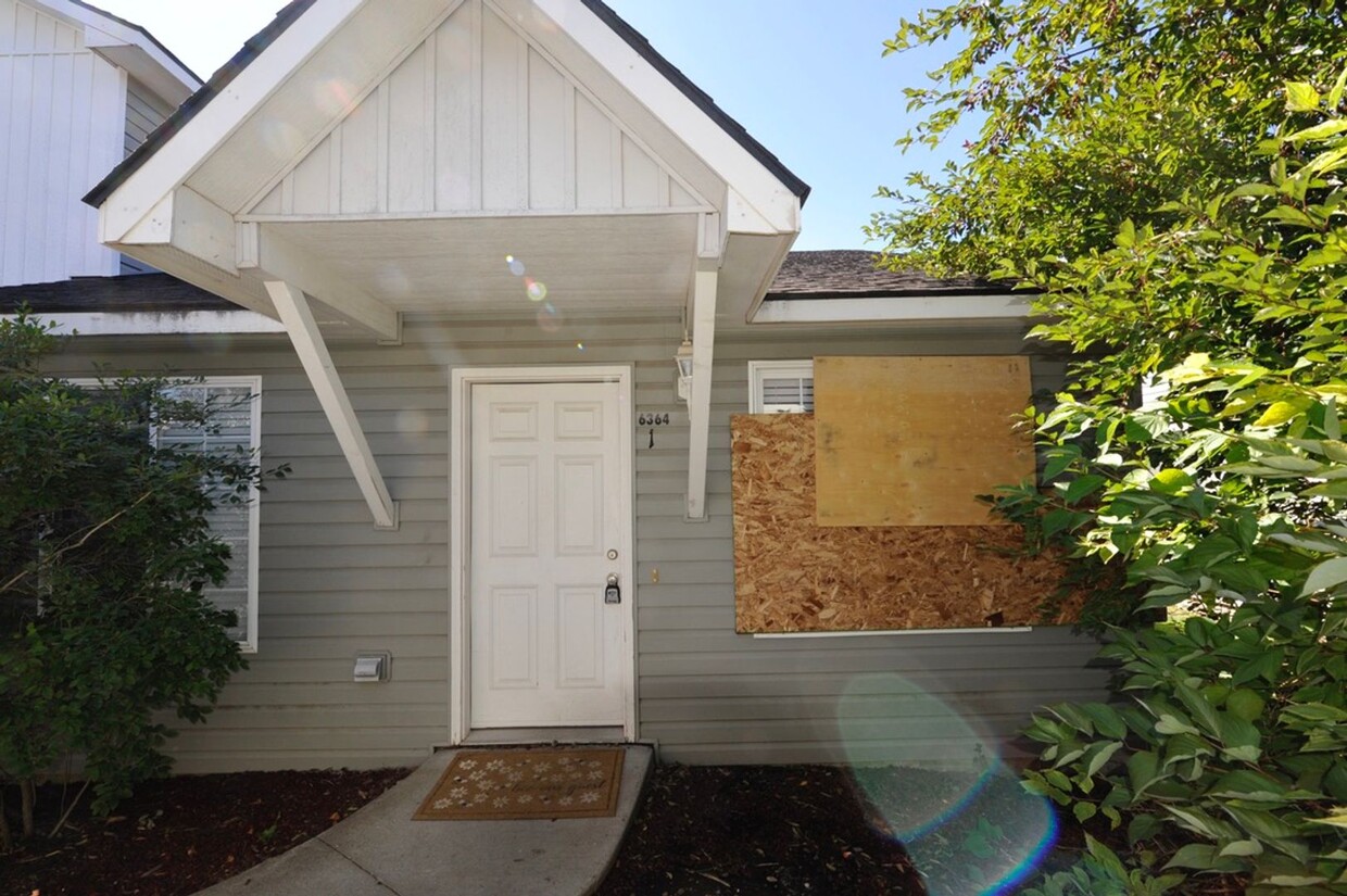 Primary Photo - 6364 W Trestle St
