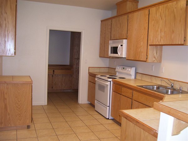 Foto del edificio - 9312 Larkin Rd