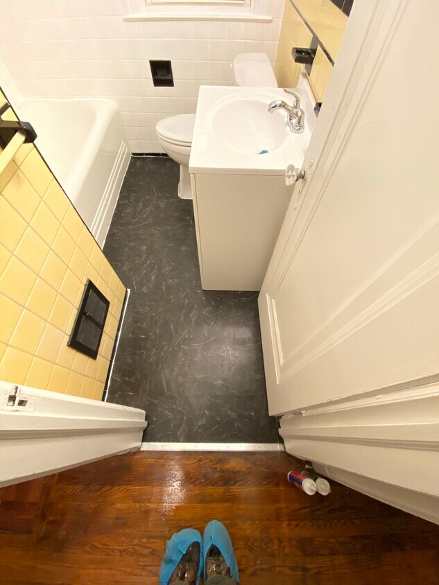 Foto principal - 15400 Rutherford St