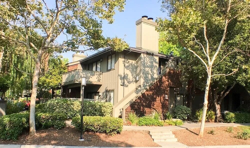 Upper unit in this photo - 3409 La Terrace Cir