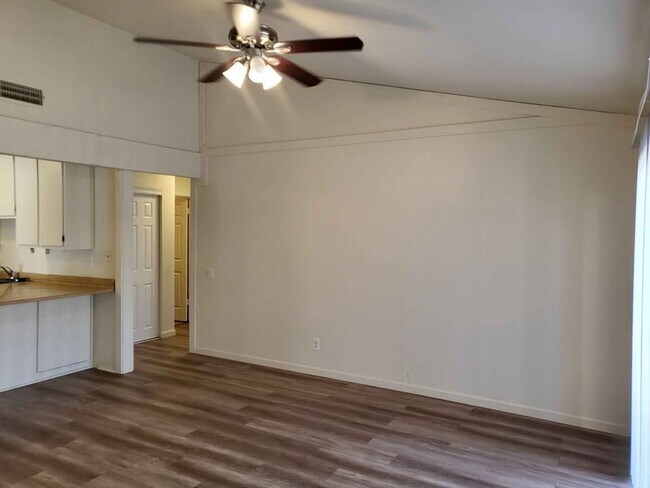 Foto del edificio - 3633-3635 Sutterwoods Way