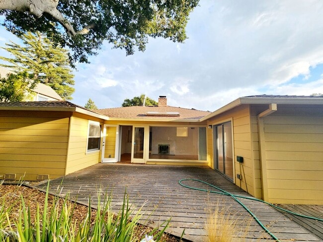 Building Photo - Beautiful home in Belmont