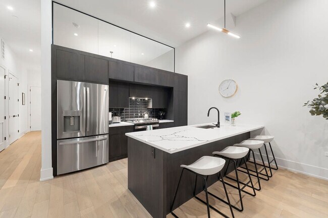 Foto del edificio - 318 W Grand Ave