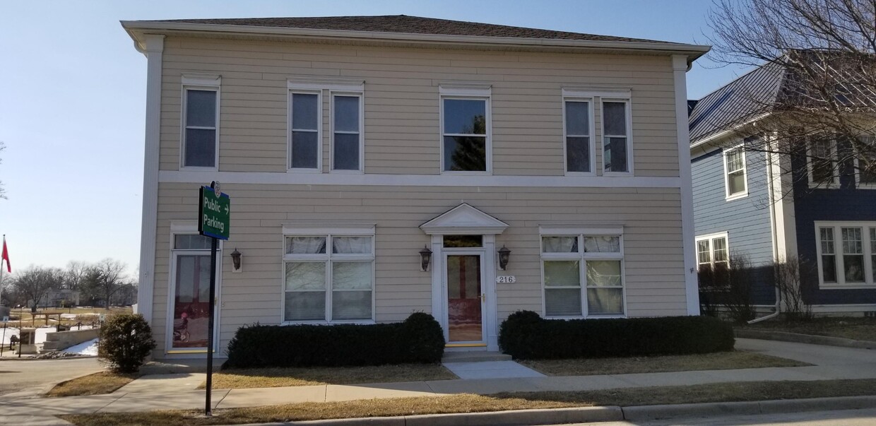 Primary Photo - 218 N Lake Rd