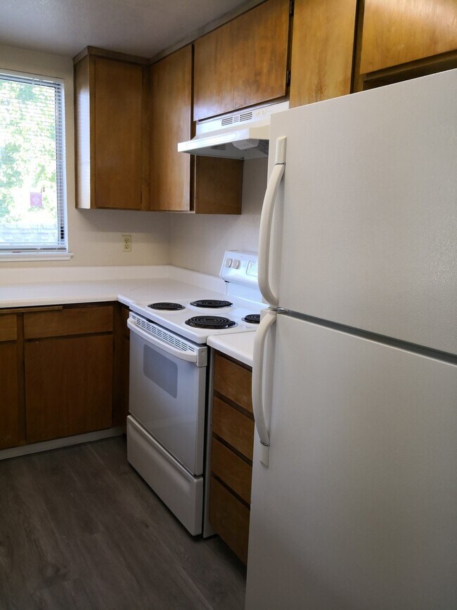 Foto del edificio - Bay Point  - 2 beds and 2 baths Second Floor Condo