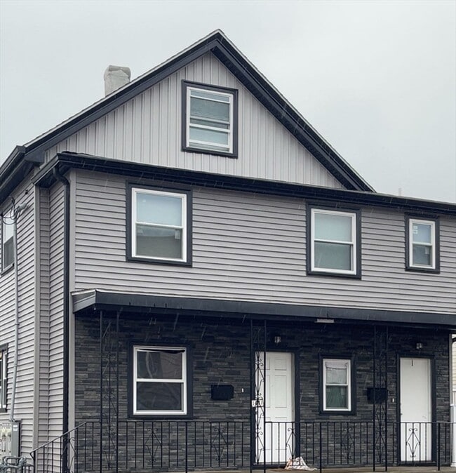 Building Photo - 1441 Hyde Park Ave