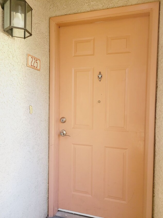Foto principal - 6500 W Lake Mead Blvd