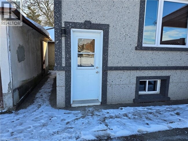 Building Photo - 318 Erie Ave