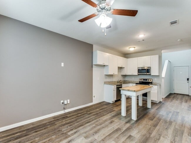 Building Photo - 3301 Brambleton Hill Pl