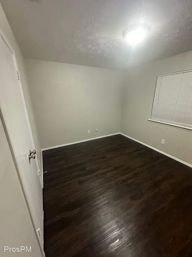 Building Photo - 2 br, 1 bath House - 667 Edgeglen Drive