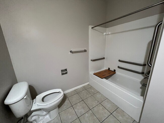 Building Photo - Pre-Leasing for 26/27 School Year