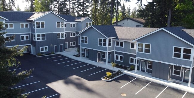 Building Photo - 2 Bedroom 1 Bath - Air conditioner - Washe...