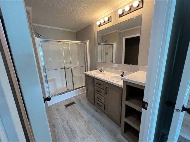 Building Photo - 207 Quail Ln