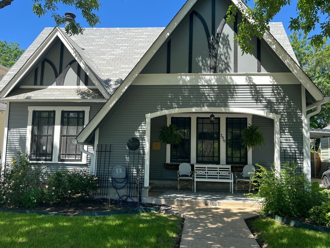 Primary Photo - FURNISHED 3-BEDROOM HOME IN WOODLAWN TERRACE