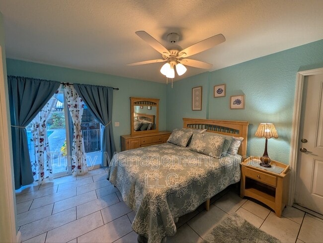 Foto del edificio - 7271 Holiday Dr