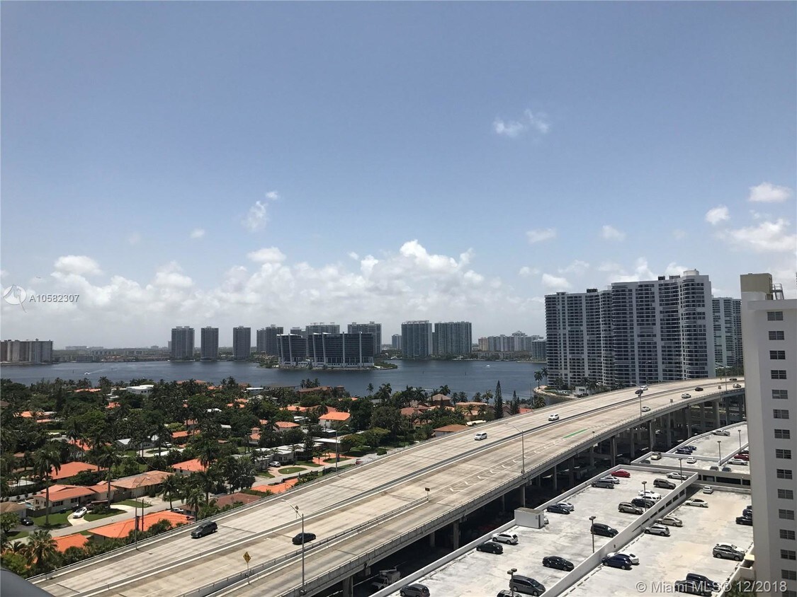 Primary Photo - 19370 Collins Ave