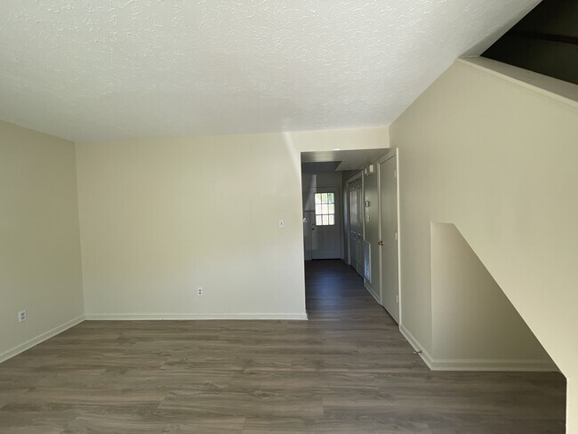 Foto del edificio - 156 Cedar Crest Dr