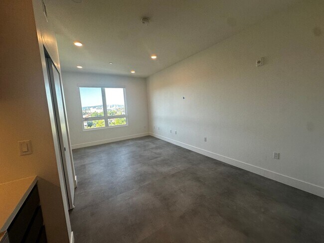 Building Photo - Welcome to Bradley 43