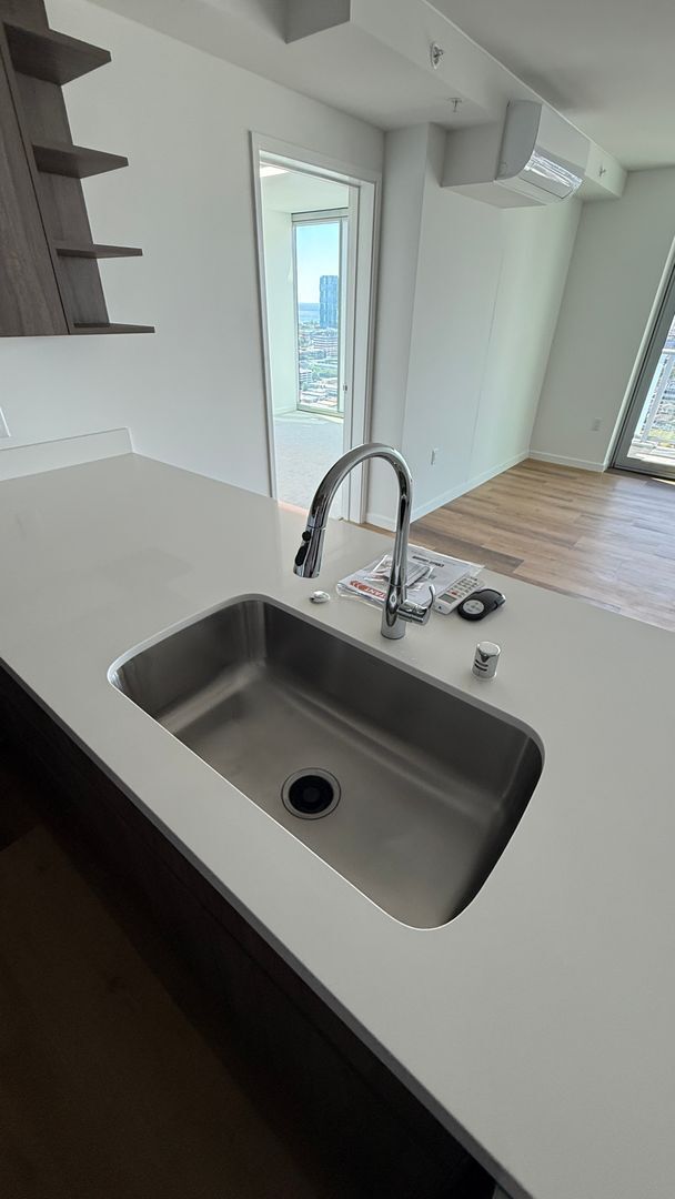 Foto del edificio - Brand-New 1 Bedroom Condo for Rent – $3,40...