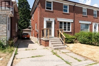 Building Photo - 480 Jane St