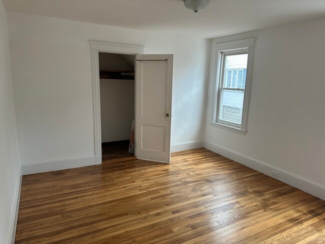 Building Photo - 100 Hull St