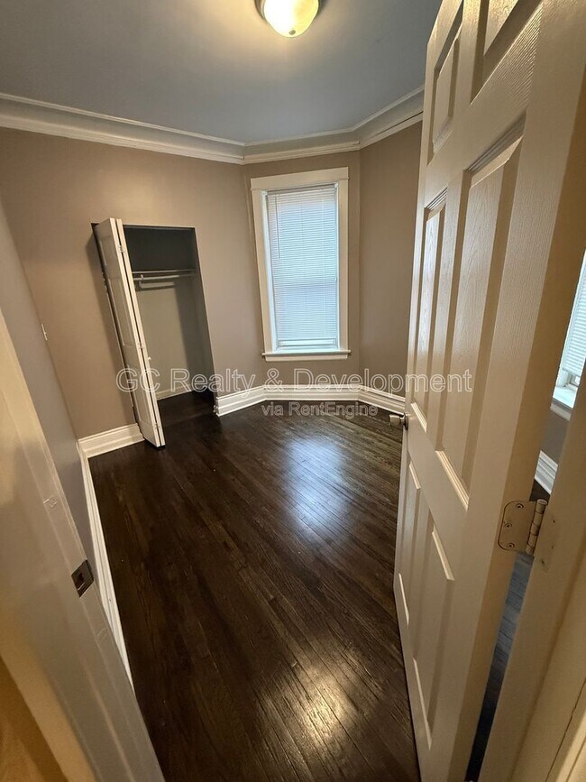 Foto del edificio - 7323 S Yates Blvd