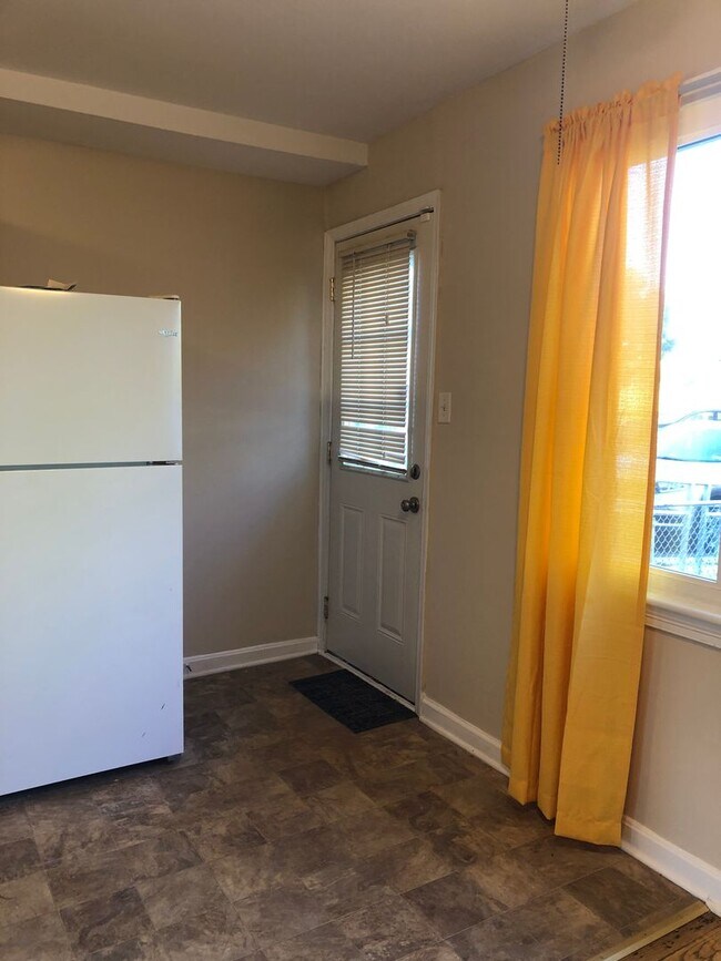 Building Photo - Welcome to 807 E 28th St!