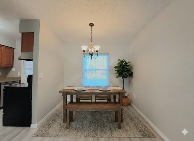 Building Photo - Beautiful 2 Bedroom, 1 Bathroom Condo in the Lake Bentley Shores Community of Lakeland