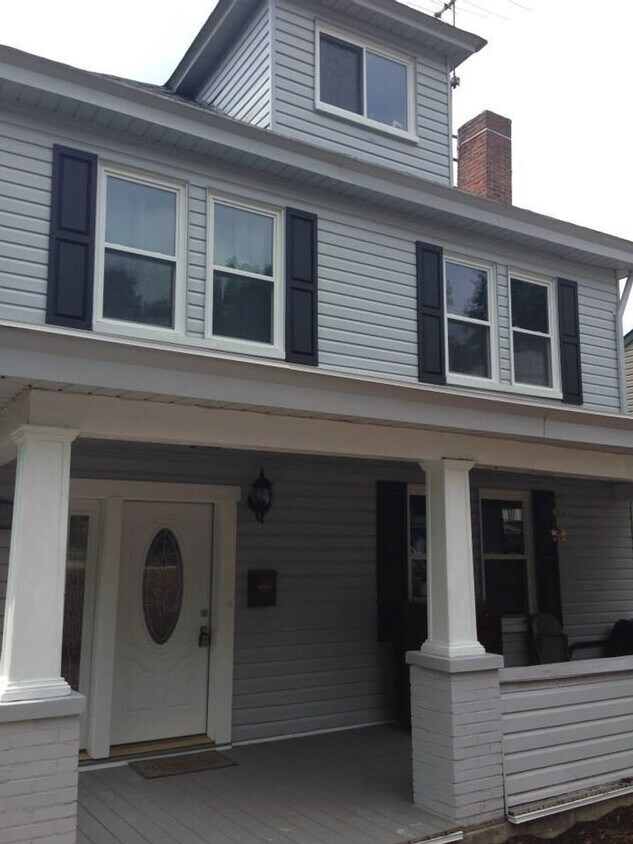 Cozy Rental - South Side - Huge Luxury South Side Home w/ Stainless K...